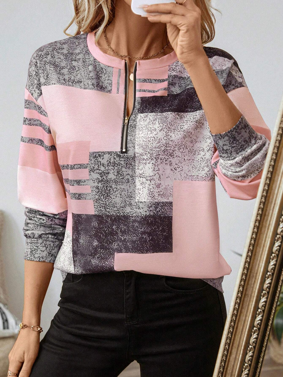 LOTTIE - DAINTY CHARM SWEATSHIRT