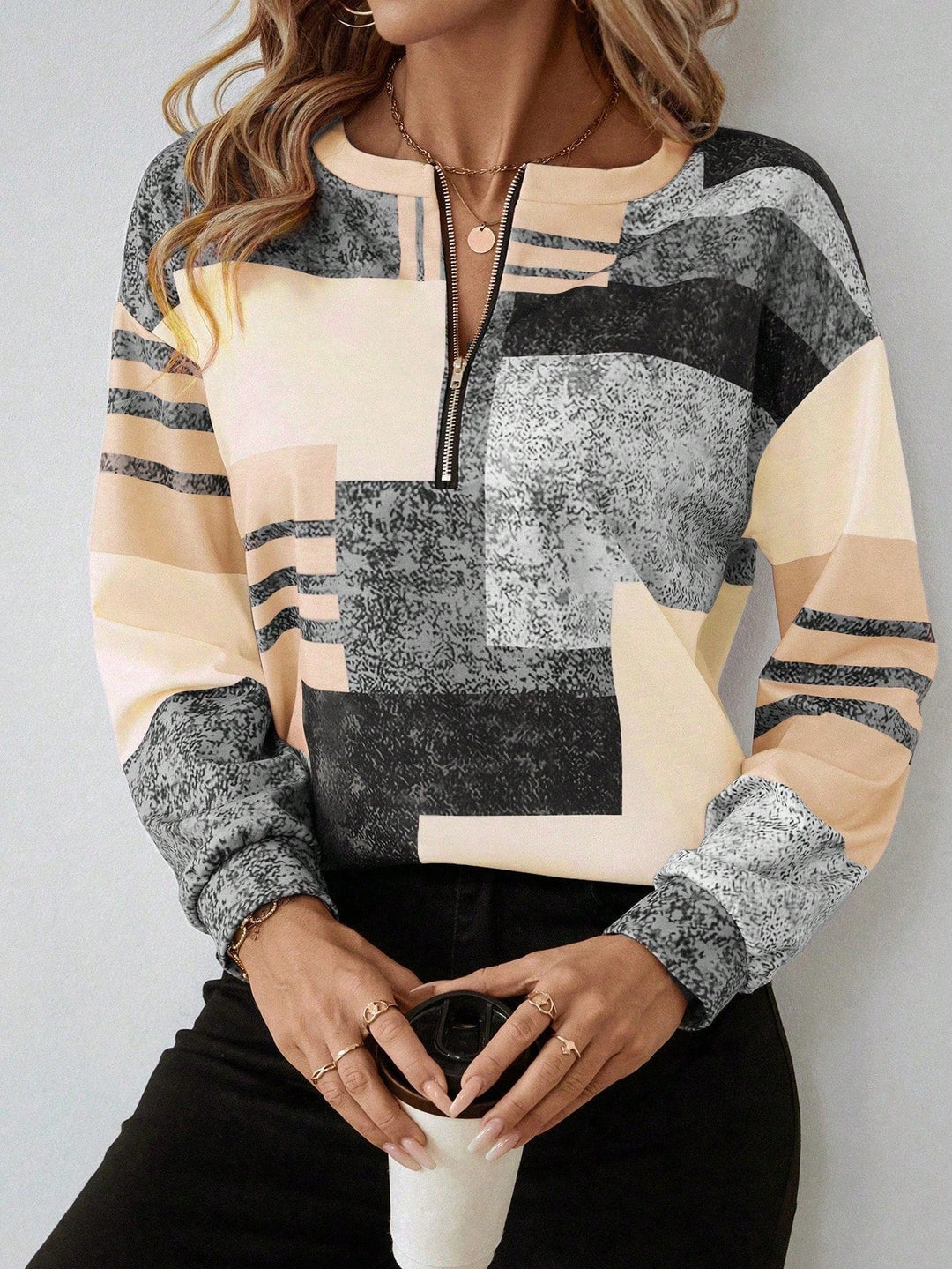 LOTTIE - DAINTY CHARM SWEATSHIRT