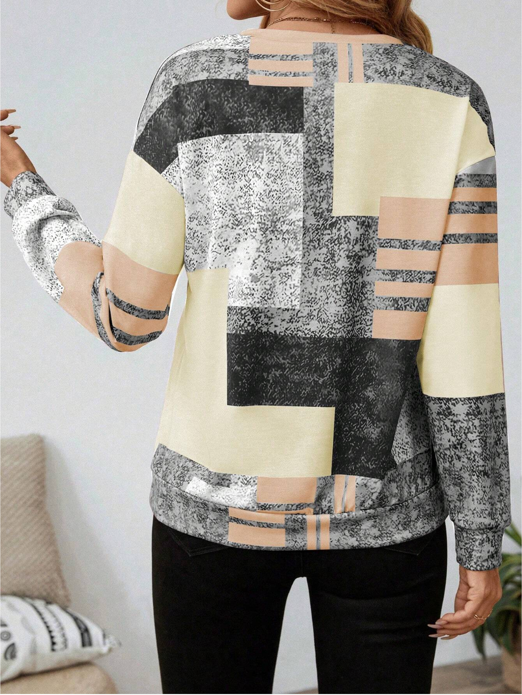LOTTIE - DAINTY CHARM SWEATSHIRT