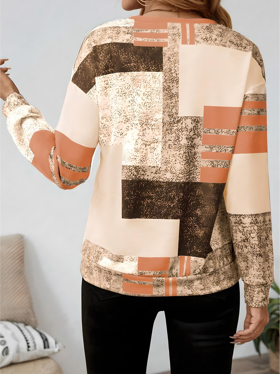 LOTTIE - DAINTY CHARM SWEATSHIRT
