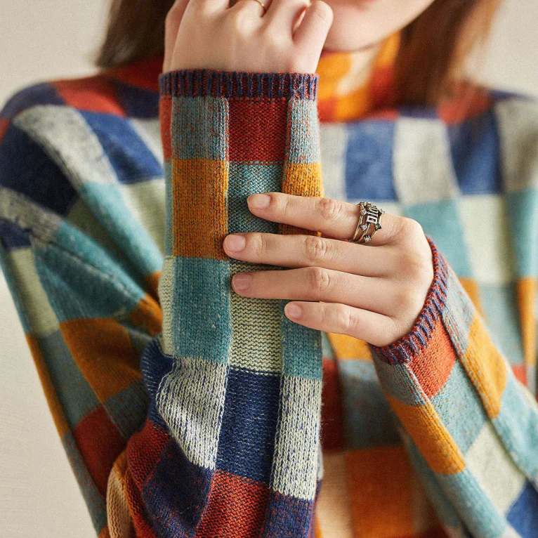 Isla - Cozy Retro Sweater